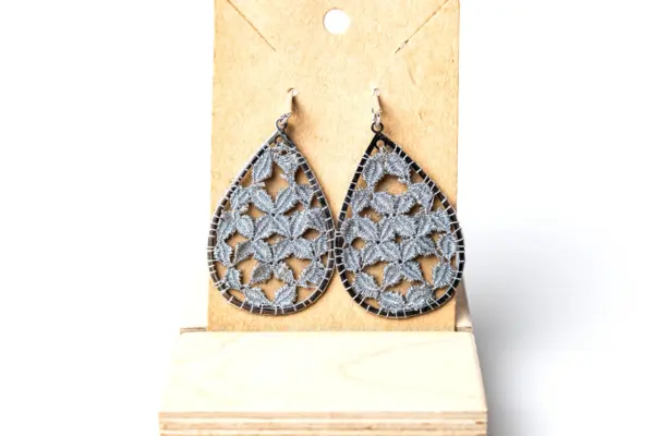 012 Pendientes gota grises
