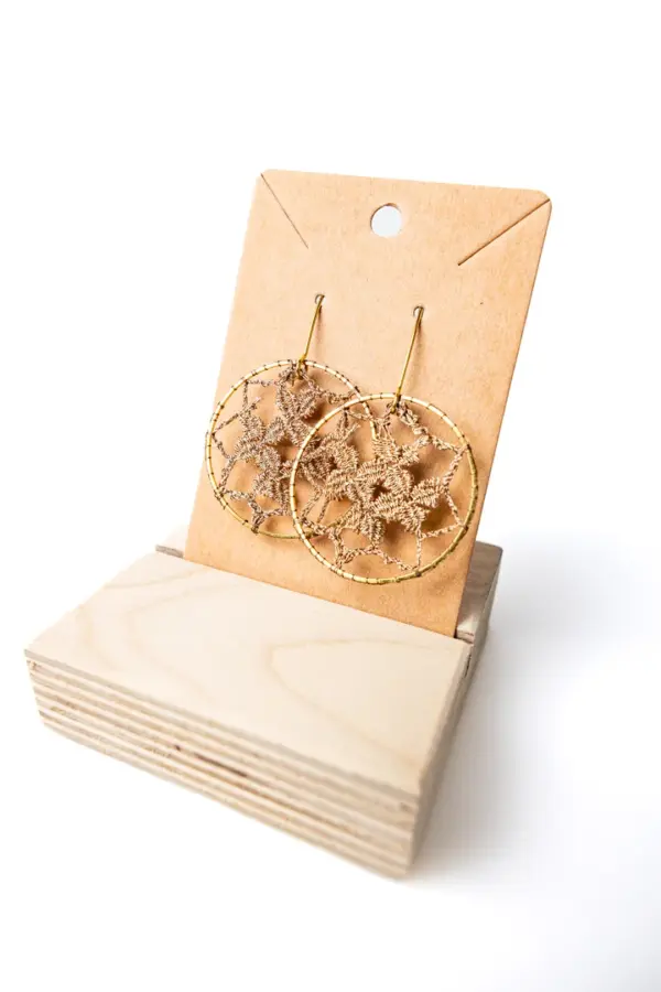 Pendientes circulares marrones