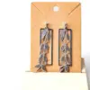 Pendientes hiedra grises.