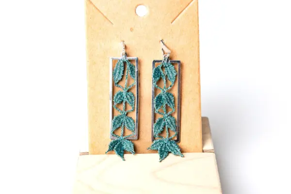 Pendientes hiedra verde agua