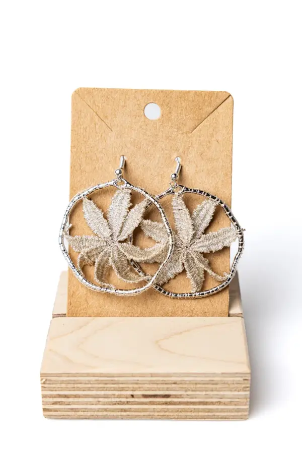 041 Pendientes margarita beige