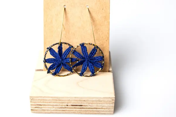 Pendientes margarita azul
