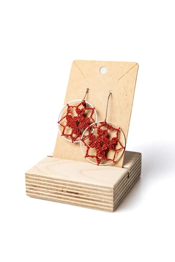 Pendientes circulares estrella granates