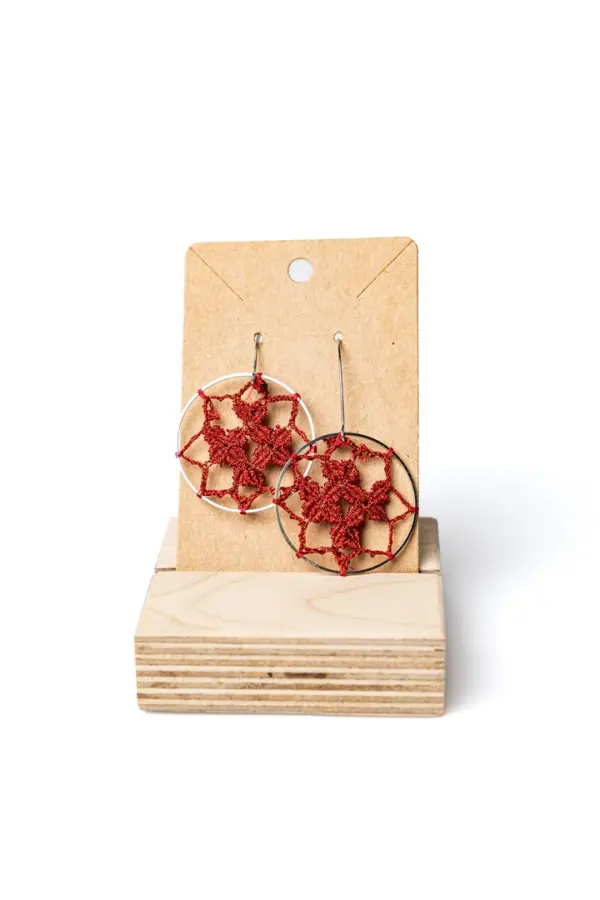 Pendientes circulares estrella granates