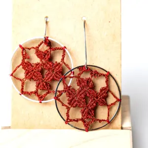 Pendientes circulares estrella granates