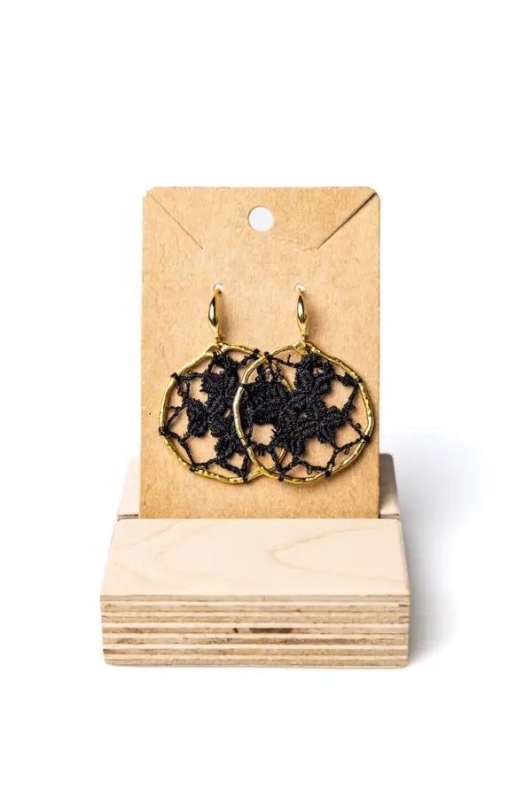 Pendientes circulares negros