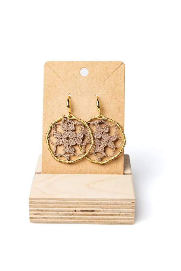 Pendientes circulares marrones