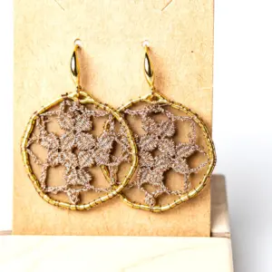 Pendientes circulares marrones