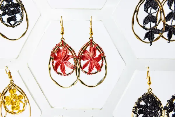 Pendientes margarita granate