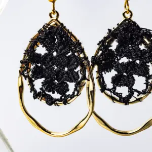 Pendientes hortensia negros