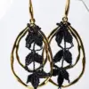 Pendientes hiedra negros