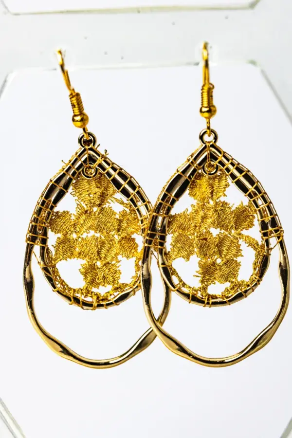 096 Pendientes flor amarilla