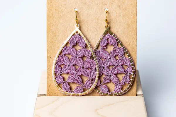 103 Pendientes gota violetas
