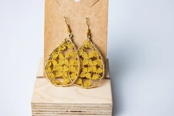 Pendientes gota amarillos