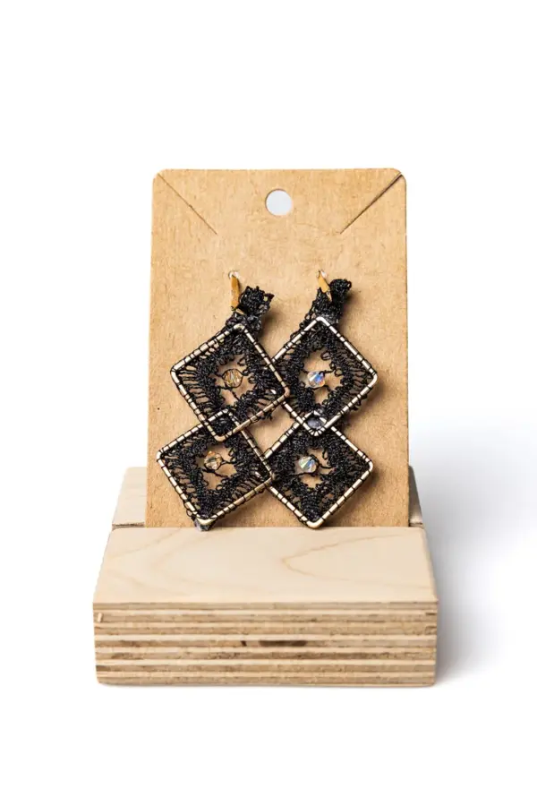 129 Pendientes color negro