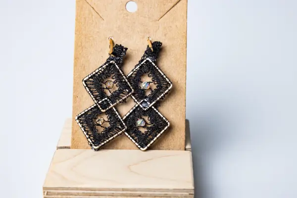 130 Pendientes color negro