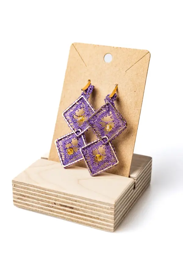 131 Pendientes color violeta