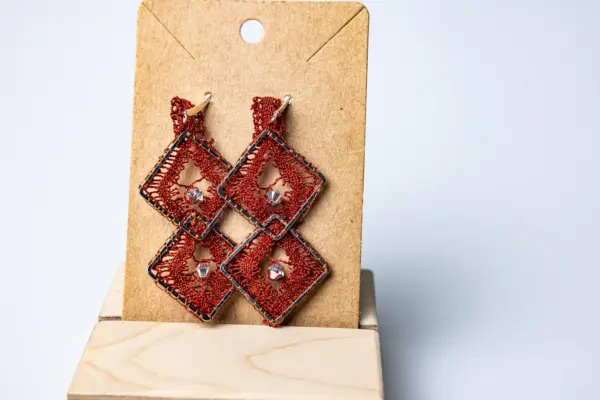 Pendientes color granate