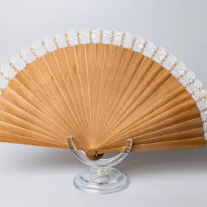 200 Abanico color madera con encaje blanco