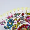 Abanico multicolor con encaje amarillo y blanco