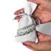 Bolsita de perfume con encaje blanco
