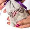 Bolsita de perfume con encaje beige