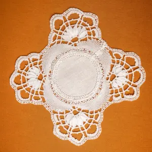 Tapetito con encaje blanco