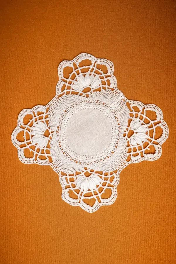 Tapetito con encaje blanco