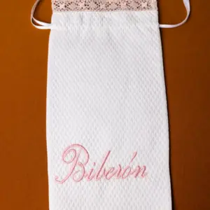 Babero pequeño blanco