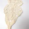 Cuello de encaje tostado