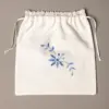 338 Funda bordada con flor azul