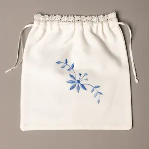 Funda bordada con flor azul