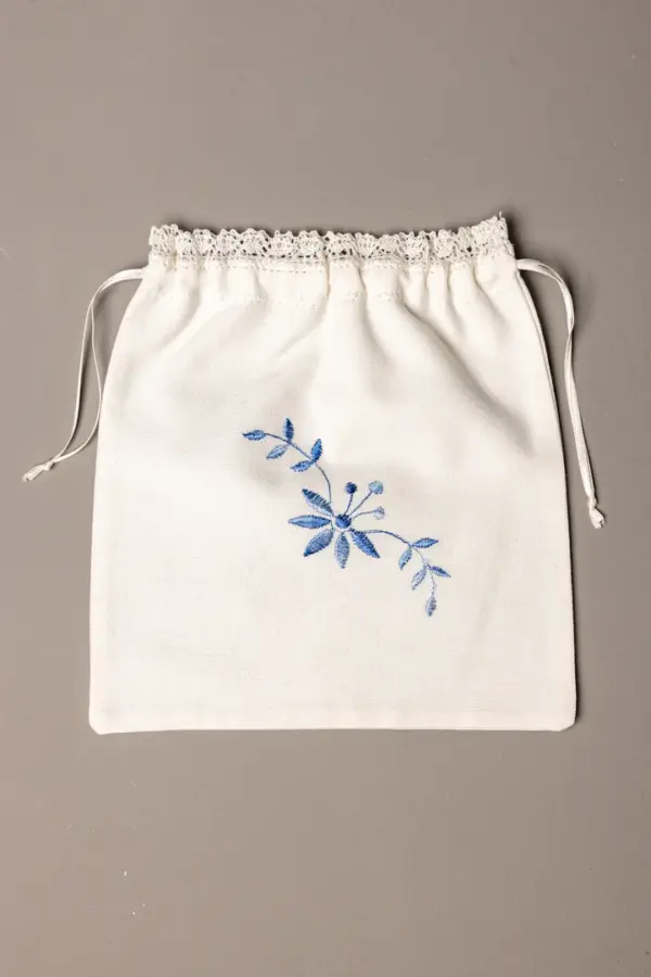338 Funda bordada con flor azul