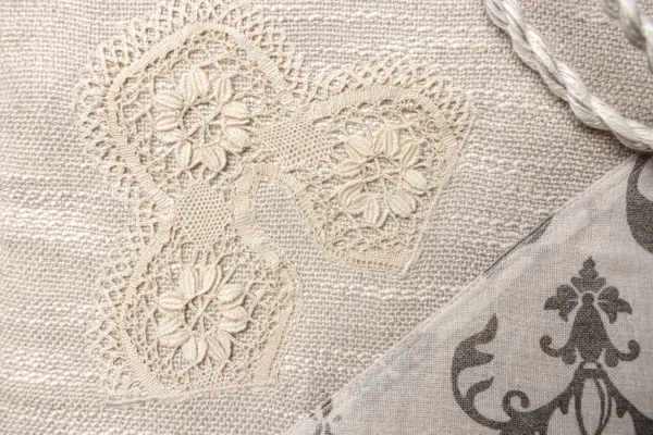 Bolso de tela y encaje