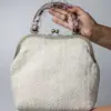 Bolso clásico de encaje de bolillos gallego.