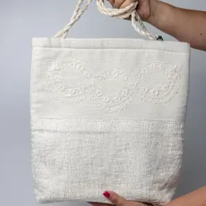 Bolso blanco con cenefa