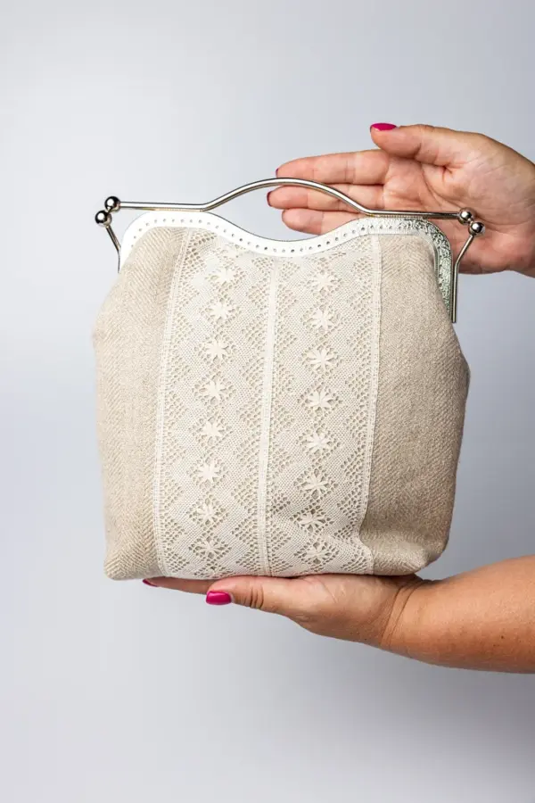 Bolso artesanal de encaje de bolillos “Areia Natural”