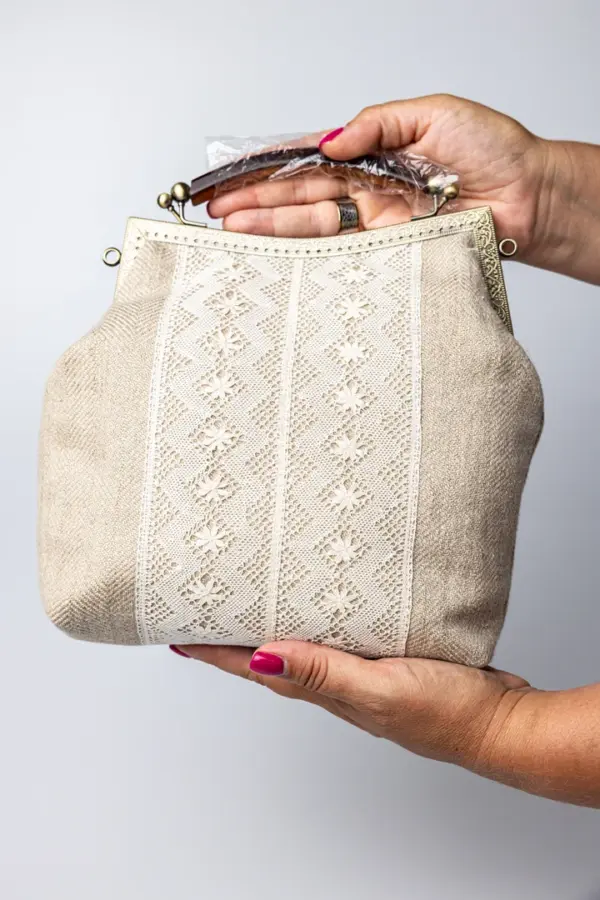 Bolso artesanal de encaje de bolillos “Areia Natural”