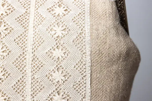 Bolso artesanal de encaje de bolillos “Areia Natural”