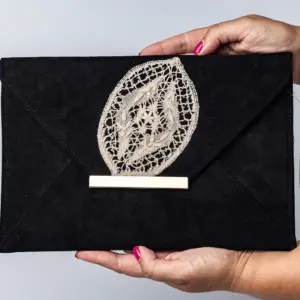 418 Clutch artesanal de encaje de bolillos “Lúa”