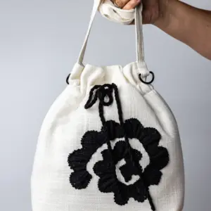 430 Bolso artesanal de encaje de bolillos “Fasquía”