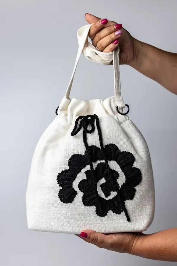 Bolso artesanal de encaje de bolillos “Fasquía”