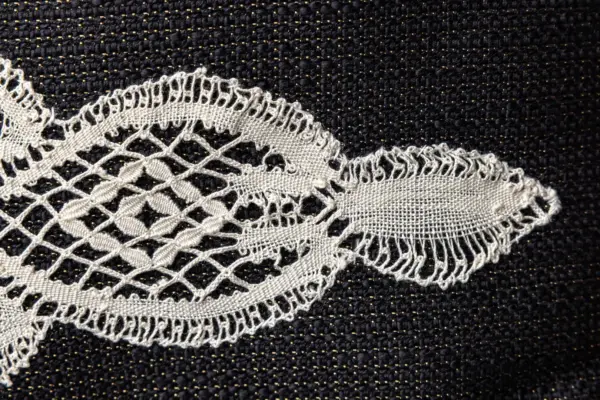 Bolso artesanal de encaje de bolillos “Recuncho”