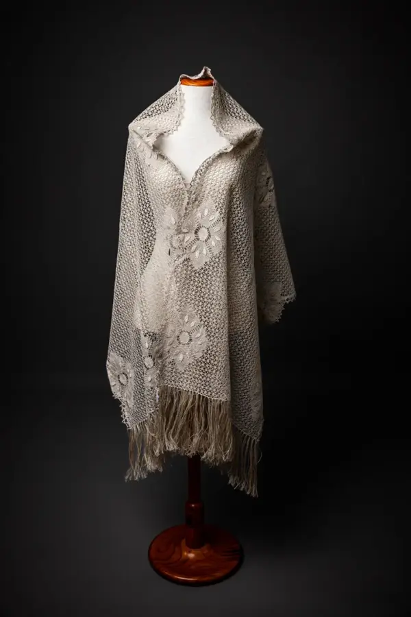 447 Mantón “Encaixe de Flores”