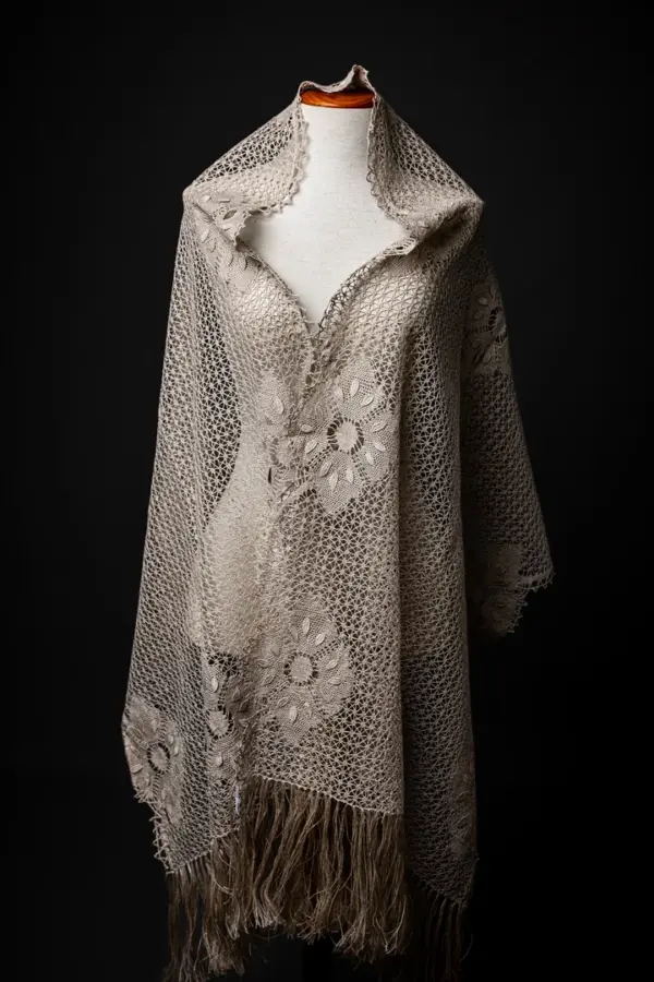 448 Mantón “Encaixe de Flores”