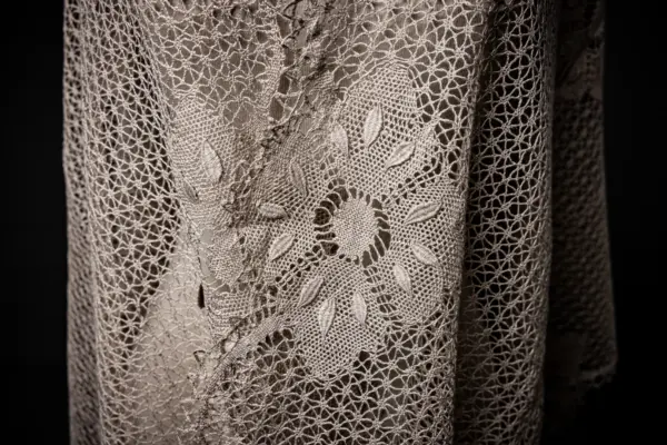 449 Mantón “Encaixe de Flores”