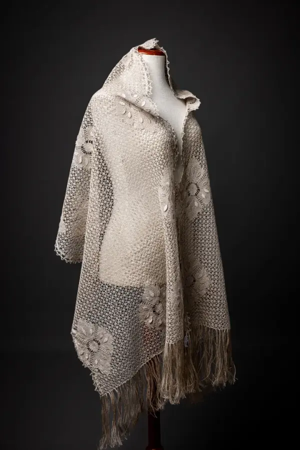 452 Mantón “Encaixe de Flores”