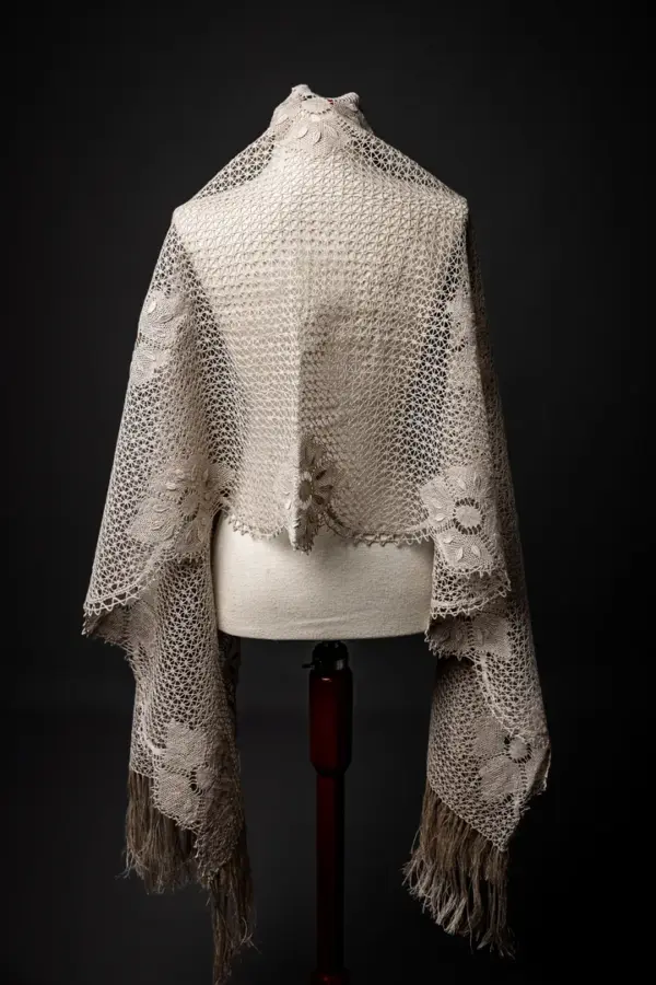 453 Mantón “Encaixe de Flores”