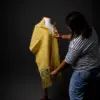 Chal Mostaza con Encaje de Camariñas