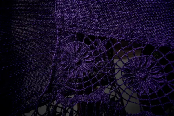 471 Chal Morado con encaje de Camariñas